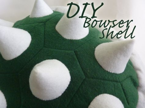 DIY Bowser Shell for #Costume #Halloween (could also adapt into turtle shell or pillow) Mario Props Diy, Diy Bowser Shell, Goomba Costume, Bowser Backpack, Bowser Shell, Bowser Birthday, Bowser Cosplay, Mario Kart Costumes, Mario Bros Costume