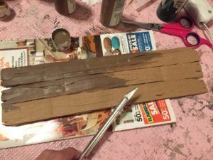 Cardboard Props, Carton Diy, Wild West Party, Western Halloween, Adornos Halloween, Wood Crafting, Cheap Crafts, Far West, Diy Wood Signs