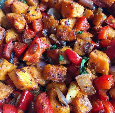 Sweet Potato And Peppers, Store Sweet Potatoes, Veggie Lunches, Hash Recipes, Sweet Potato Hash Recipe, Neuer Wallpaper, Japanese Breakfast, Cubed Sweet Potatoes, Cheap Clean Eating