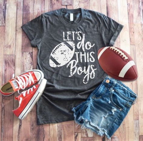 Football T Shirt Designs, Melissa Cooper, Photo Deep, Funny Football Shirts, American Football Shirt, Coaches Wife, Boys Football, Funny Football, Football Mom Shirts