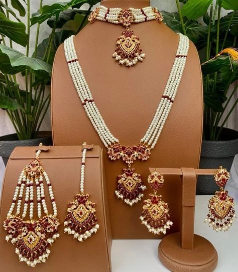 Jhoomar Jewellery, Bridal Necklace Designs, Islamabad Pakistan, Wedding Outfits, Bridal Set, Bridal Necklace, Gold Jewellery, Necklace Designs, Wedding Outfit