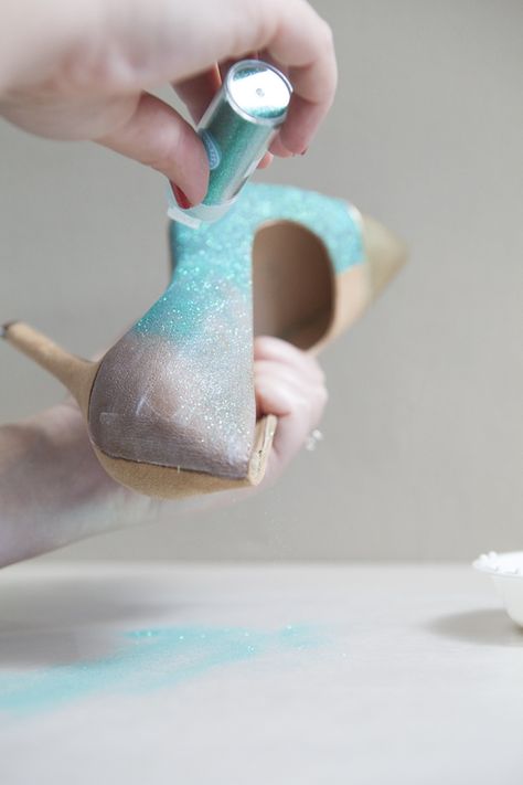 Wedding Fail, Shoe Makeover, Glitter High Heels, Diy Bride, Diy Glitter, Greek Wedding, Glitter Heels, Statement Shoe, Glitter Diy