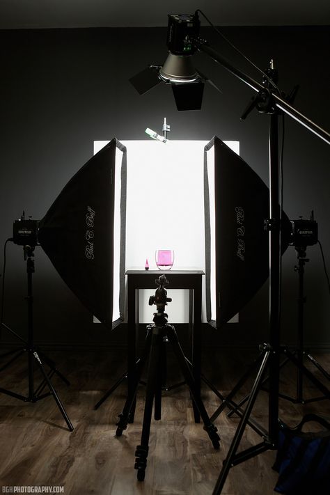 Photo Lighting Setup, Studio Lighting Setups, Lighting Diagram, Photography Studio Setup, Photography Set Up, Photography Lighting Setup, Glass Photography, Lighting Techniques, Studio Photography Lighting