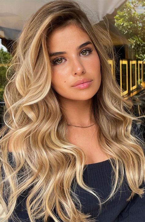 Fall 2022 Hair, Hair Color Ideas For Brunettes Short, Hair Colour Trends, Warm Blonde Hair, Honey Blonde Hair Color, Tan Skin Blonde Hair, Summer Blonde Hair, Fall Hair Color Trends, Warm Blonde