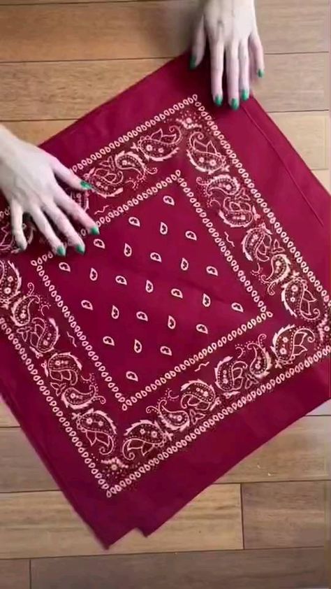 Hamid ullah | #handbag#crafts | Instagram Projek Menjahit, Handbag Sewing Patterns, Handmade Fabric Bags, Diy Sewing Gifts, Sewing Machine Basics, Sewing Easy Diy, Diy Bag Designs, How To Make Purses, Diy Bags Patterns