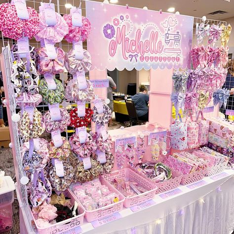 My First Booth 🎀 - Thanks To My Sis @sweetprincesskawaii_shop _shop For Helping Me With My Goals 💕 Market Booth Ideas, Beading Business, Cinnamoroll Stuff, Bazar Ideas, Art Fair Booth, Vendor Booth Display, Craft Fair Booth Display, Barbie Things, Market Booth