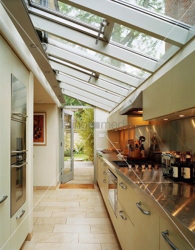 living4media - glass roof above long kitchen counter with spotlights reflected in stainless steel worktop Dirty Kitchen, Long Kitchen, Glass Extension, House Extension Design, Patio Roof, Glass Roof, Kitchen Extension, Hus Inspiration, Kitchen Diner