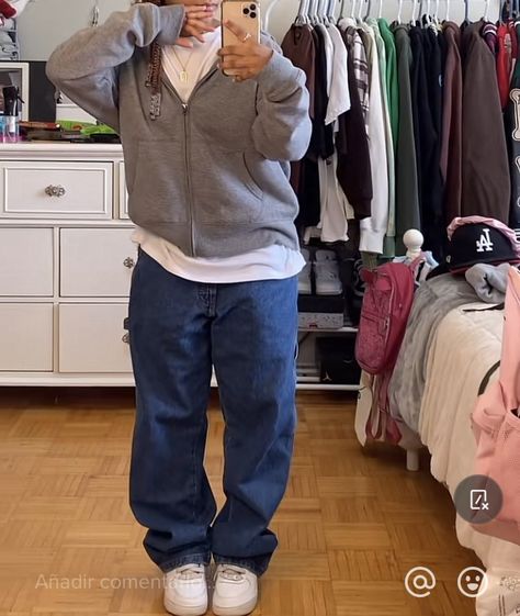 Blue Cargo Pants Outfit Aesthetic, Outfits With Navy Blue Cargo Pants, How To Style Navy Blue Cargo Pants, Navy Cargo Outfit, Navy Parachute Pants Outfit, Navy Cargos Outfits, Blue Cargos Outfit, Navy Sweats Outfit, Blue Baggy Pants Outfit