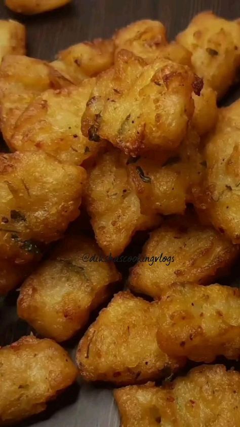 garlic potato bubbles in 2022 | Indian cooking recipes, Vegetarian snacks recipes, Vegetarian junk food Potato Bubbles, Cooking Recipes Vegetarian, Vegetarian Junk Food, Spicy Snacks Recipes, Breakfast Recipes Indian, Vegetarian Fast Food, Tastemade Recipes, Chaat Recipe, Indian Cooking Recipes