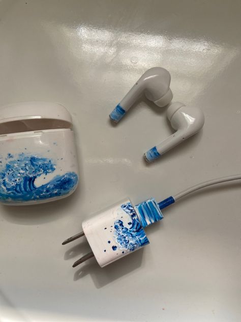 Painted Airpods Case, Charger Art, Phone Case Diy Paint, Diy Phone Case Design, Easy Acrylic Painting, Cases Diy, Simple Acrylic Paintings, Book Art Diy, Easy Diy Art