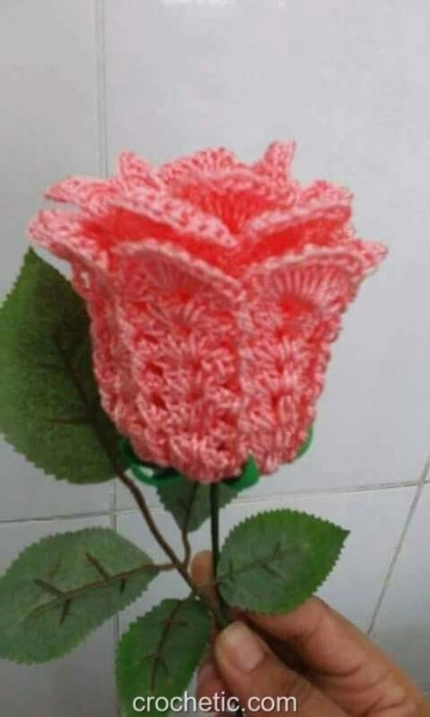 Crochet Rose Pattern, Crochet Neck Warmer, Crochet Flowers Easy, Crochet Flowers Free Pattern, Crochet Plant, Crochet Flower Tutorial, Crochet Rose, Crochet Flower Patterns, Doily Patterns