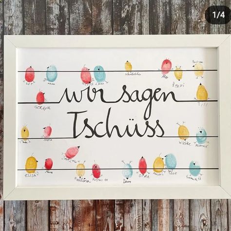 EINSCHULUNG & SCHULANFANG auf Instagram: „Diese niedliche Geschenkidee zum Abschied aus dem Kindergarten ist von Franka @scrapgoere. Fingerabdrücke und Namen aller Kinder als kleine…“ Teacher Appreciation Crafts, Leaving Presents, Teacher Craft, Presents For Teachers, Diy Presents, Diy Teacher Gifts, December 30, Cadeau Diy, Homecoming Proposal Ideas