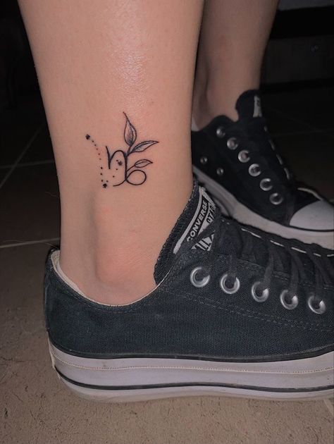 Pretty Capricorn Tattoo, Tatoos Woman Capricorn, Capricorn Minimalist Tattoo For Women, Tattoo Ideas For Capricorn, Capricorn Small Tattoo Ideas, Cute Capricorn Tattoo Ideas, Capricorn Ankle Tattoo, Tattoo Zodiac Capricorn, Capricorn Tatoos Ideas Women