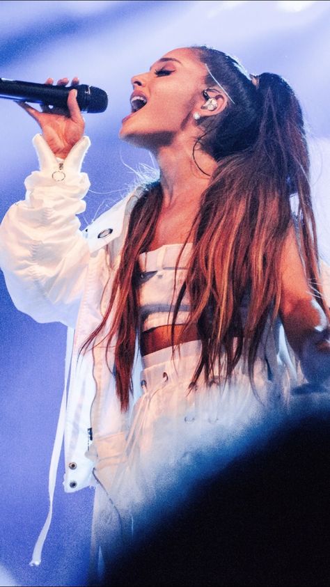 Ariana Grande Lockscreen, Adriana Grande, Ariana Video, Dangerous Woman Tour, Ariana Grande Outfits, Ariana Grande Fans, Ariana Grande Cute, Ariana Grande Style, Ariana Grande Wallpaper