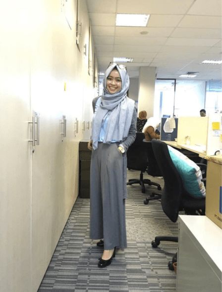 Hijab office Wear - 12 Ideas to Wear Hijab at Work Elegantly Hijab Office Wear, Hijab Office Look, Hijab For Work, Ways To Wear Hijab, Hijab Office, Business Casual Outfits Winter, Office Casual Outfit, Casual Outfit Inspiration, Outfits To Wear