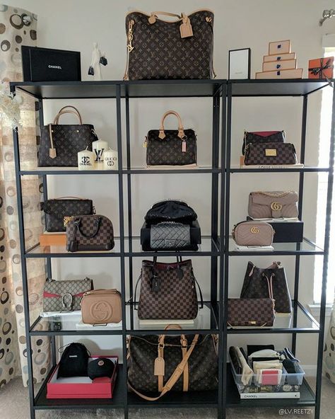 Tell me about Purse Peace! 😍 💖 [Louis Vuitton Collection 250] Owner: Cynthia Plate (Premium Group Member) 😘 . ----------------------- Come join the largest Louis Vuitton group to buy, sell, and chat about authentic Louis Vuitton! Link in bio 😽 Display Purses, Store Louis Vuitton, Shelving Display, Handbag Display, Bag Closet, Purse Storage, Handbag Storage, Louis Vuitton Collection, Interior Display