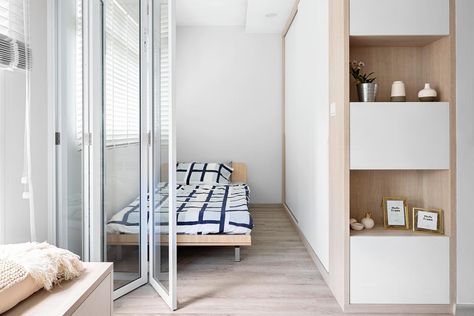 Check out this Scandinavian-style HDB Bedroom and other similar styles on Qanvast. Hdb Bedroom Ideas, Loft Style Bedroom, Singapore Interior Design, Singapore Interior, Design Your Bedroom, Interior Design Singapore, Small Apartment Design, Small Bedroom Ideas, Small Closet Organization