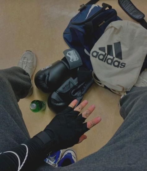 Bare Knuckle Boxing Aesthetic, Boxing Pictures Ideas, Boxing Instagram Story, Boxing Fake Story, Boxe Aesthetic Girl, Boxing Snap, Boxing Girl Aesthetic, Boxe Aesthetic, Aesthetic Boxing