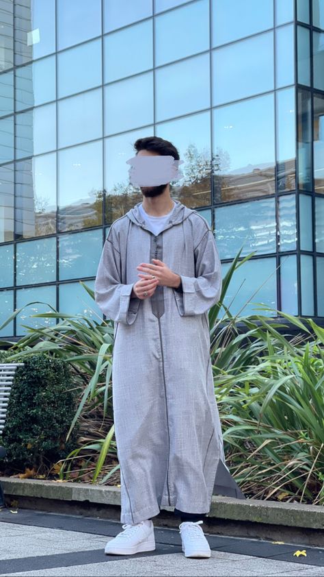 Grey Moroccan Thobes White Shirt Black Cargos White Airforce 1 Moroccan Thobe Men Aesthetic, Men Thobe Aesthetic, Muslim Men Outfit, Muslim Men Fashion, White Airforce 1, Black Thobe, Moroccan Outfit, Thobes Men, Muslim Men Clothing