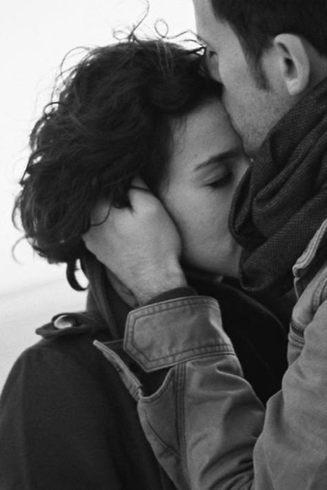 The hand in the hair... Forehead Kisses, Art Therapy Activities, Jaco, Paros, Love Photos, Couple Art, Couples In Love, Hopeless Romantic, Couple Posing