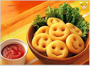 Smiley Potato Smile Potato, English Sweets, Domino's Pizza, How To Make Potatoes, Cold Cuts, French Fry, Food Presentation, Sweets Treats, French Fries