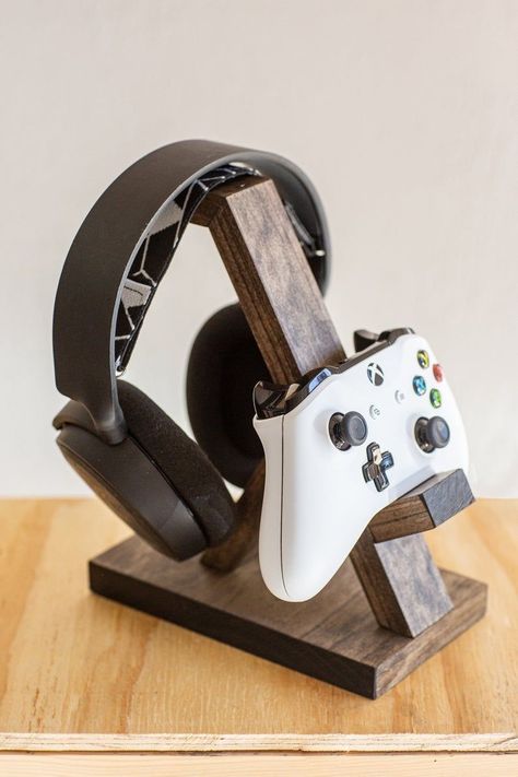 Diy Headphone Stand, Wood Headphones, Diy Headphones, Controller Stand, Headset Stand, Headphone Stand, Headphone Holder, Reclaimed Wood Art, Small Woodworking Projects