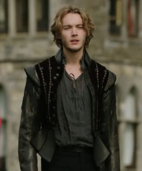 Tony Regbo as Francis in Reign is going to meet his tragic destiny in a nice suede number. Francis Reign, Toby Regbo Reign, Loyal Man, Reign Costumes, Reign Serie, Society For Creative Anachronism, Marie Stuart, Toby Regbo, Face Swaps