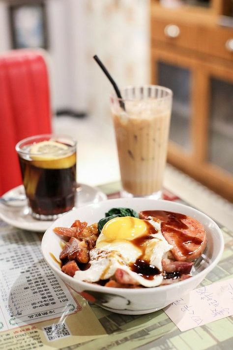 Cha Chaan Teng, Lifestyle Photography Food, Asian Cafe, Char Siew, Fried Rice With Egg, Luncheon Meat, Hong Kong Food, Noodle Bar, Food Truck Design