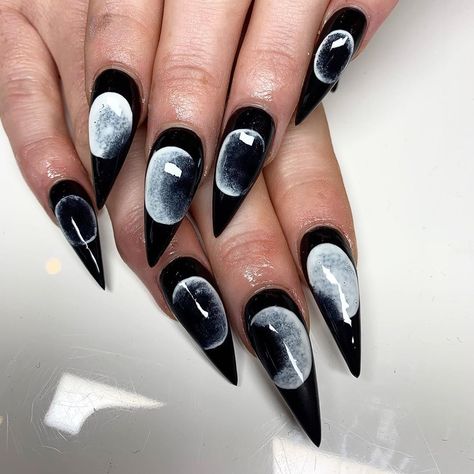 Full Moon Phases, Moon Nails, Halloween Moon, Moon Design, Love Nails, Moon Phases, Black Nails, Swag Nails, Body Art Tattoos