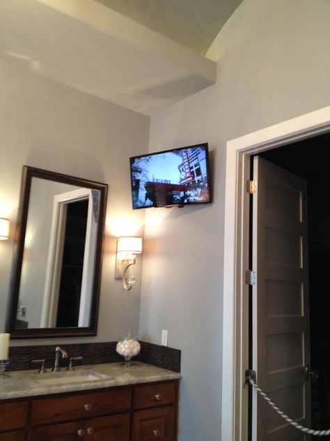 Tv in bathroom Tv In Restroom, Tv Bathroom Ideas, Bathroom Tv Ideas, Tv In Bathroom Ideas, Bathroom With Tv, Nola House, Tub Decor, Bathroom Tv, Tv In Bathroom