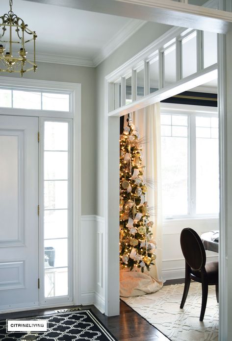 balsam-hill-pencil-tree-silver-gold6 Christmas Tree In Dining Room, Christmas Tree Dining Room, Tree In Dining Room, Christmas Foyer, White House Christmas Tree, Dining Room Corner, White House Christmas, Christmas Tours, Pencil Christmas Tree