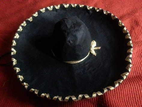 Sombrero para disfraz de charro elaborado en papel mache y forrado en fieltro Papel Mache, Agaves, Dia De Muertos, Halloween, Hats, Quick Saves