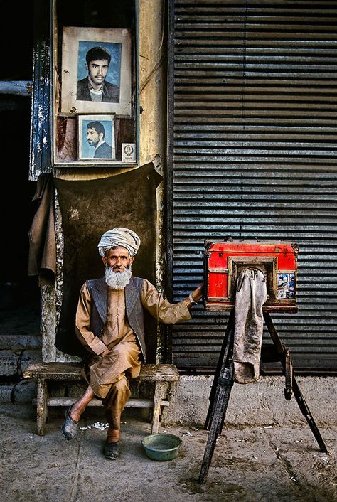 Portrait Photographer in Afghanistan | Bored Panda Steve Mccurry Portraits, Steve Mccurry Photos, Photos Black And White, Steve Mc, Steve Mccurry, Afghan Girl, Hermitage Museum, Ansel Adams, Magnum Photos