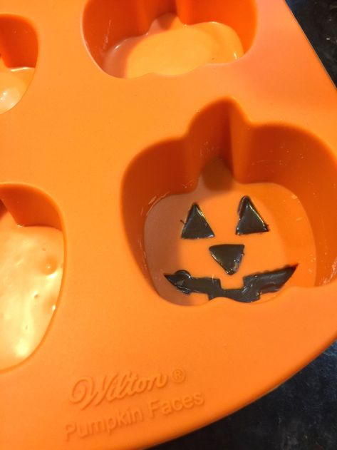 Jack O'Lantern Cupcakes Jack O Lantern Cupcakes, Halloween Silicone Mold Recipes, Silicone Molds Recipes, Silicone Cupcake Molds, Pumpkin Mold, Wilton Candy Melts, Halloween Mold, Jack O Lantern Faces, Halloween Treats Easy