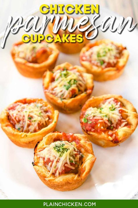 Chicken Parmesan Cupcakes – Great for lunch, dinner or a party! All the flavors of chicken parmesan in individual servings. Popcorn chicken, spaghetti sauce, parmesan, and mozzarella stuffed in crescent rolls and baked in a muffin pan – SO good!! Ready to eat in under 30 minutes! Can freeze leftovers for a quick meal later. #chicken #crescentrolls #appetizer #partyfood #easydinner Mashed Potato Pizza, Potato Pizza Recipe, Hungry Girl Recipes, Plain Chicken, Popcorn Chicken, Chicken Parm, Crusted Chicken, Chicken Parmesan, Deep Dish