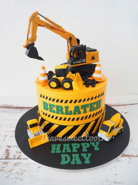 Custom Cake: Construction Theme for Company #ihavesweettooth #ihstfondantcakes #cookieartistmalaysia #cakeartistmalaysia #igcakes #sayajualkek #ihavesweettooth #klbaker Construction Vehicles Cake, Construction Worker Cake, Construction Cake For Boys, Cake Construction Theme, Construction Theme Cake, Excavator Cake, Construction Birthday Cake, Bd Cake, Construction Theme Birthday Party