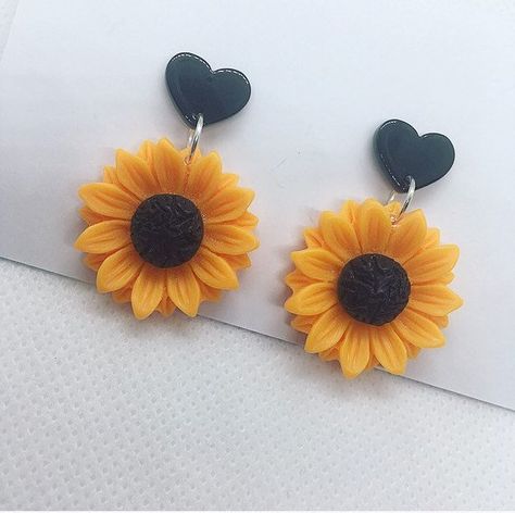 Sunflower Earring, Black Heart Earrings, Diy Earrings Easy, Polymer Clay Flower Jewelry, Diy Earrings Polymer Clay, Quirky Jewelry, Sunflower Jewelry, Polymer Clay Jewelry Tutorials, Handmade Clay Jewelry