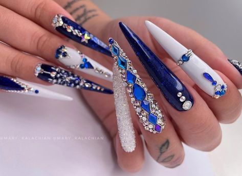 Nail arts/nail polish/blue Sapphire Nails Design, Detailed Nails, Blue Stiletto Nails, Sapphire Nails, Nail Designs Bling, Autumn Core, Bday Nails, Royal Blue Nails, Navy Blue Nails