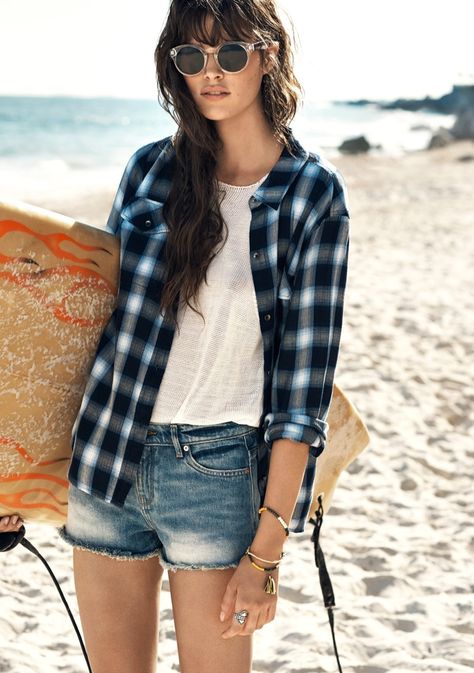 Mango Shows How to Wear Surfer Girl Style for Summer Surfer Girl Outfits, Surfergirl Style, Surfer Girl Style, Spanish Fashion, Surfer Style, Surf Style, Party Outfits, Surfer Girl, Nails Short