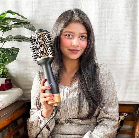 @theagaro_lifestyle Volumizer hair dryer 👉🏼Features 1. Blow dryer 2. Even hair dryer 3. Great distribution 4. Best for curling & hair drying 5. 3heat and 2speed settings 6. Anti scaled head 7. 360 degree swivel cord 8. Nylon comb bristles #agaro #agarohairvolumizerdryerreview #agarolifestyle #theagaro_lifestyle #agarohairdryer Volumizer Hair Dryer, Curling Hair, Hair Drying, Blow Dryer, Curled Hairstyles, Dry Hair, Hair Dryer, 360 Degree, Comb