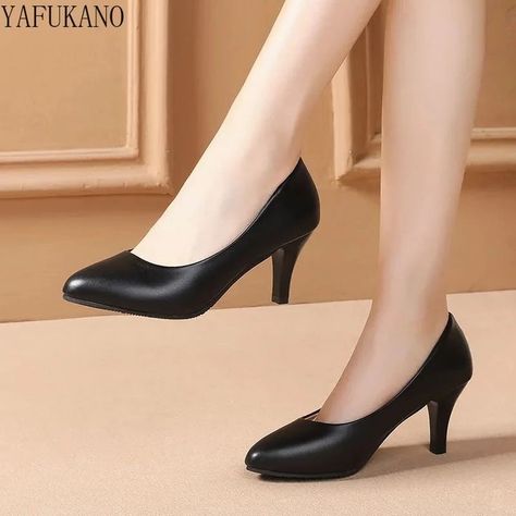 School Black Shoes With Heels, Black Shoes Heels For School, Low Heel Formal Shoes, Black Work Heels, Black Low Heel Shoes, School Shoes Black Heels, Heels Classy Low, Short Black Heels, Black School Shoes