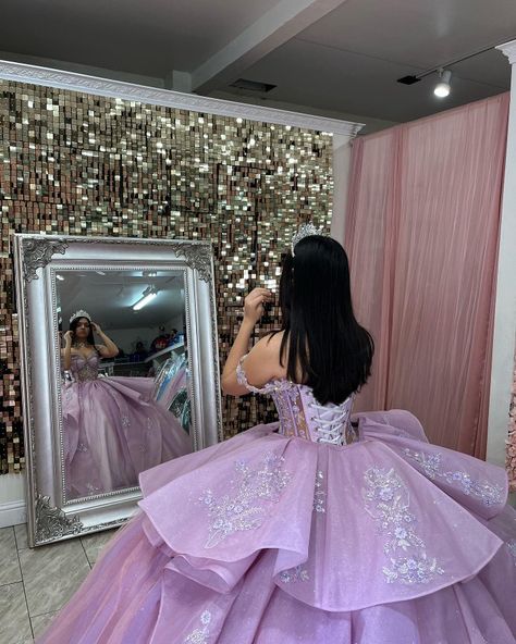 Rapunzel Quince Dress, Rapunzel Quinceanera Theme, Quinceanera Dances, Grown Dress, Quince Pictures, Xv Ideas, Debut Gowns, Purple Quinceanera Dresses, Quinceanera Themes Dresses