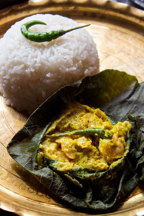 Lau Patay Chingri Macher Paturi Recipe Chingri Recipe, Edible Leaves, Fish Curry Recipe, Bottle Gourd, Bengali Food, Prawn Recipes, Tilapia Recipes, Mustard Seeds, Fish Curry