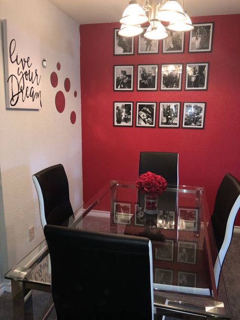 Red black and white glam dining room decor. Glam Dining Room Decor, Black And Red Living Room, Grey And Red Living Room, Red Bedroom Walls, Red Furniture Living Room, Living Room Decor Photos, Red Kitchen Walls, Red Living Room Decor, Glam Dining Room