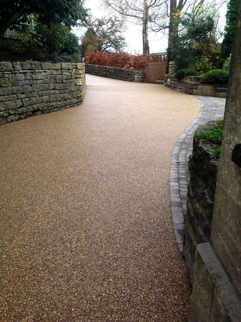 Shared Driveway Ideas, Front Garden Ideas Driveway, Driveway Materials, Garden Ideas Driveway, Resin Bound Driveways, Driveway Entrance Landscaping, Resin Driveway, Driveway Paving, Driveway Entrance