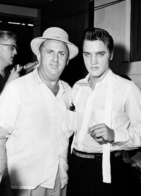 Elvis and Colonel Tom Parker in Florida, August 1956. Colonel Parker, Colonel Tom Parker, Elvis Presley Priscilla, Young Elvis, John Lennon Beatles, Tom Parker, Beatles John, King Of Music, Buddy Holly