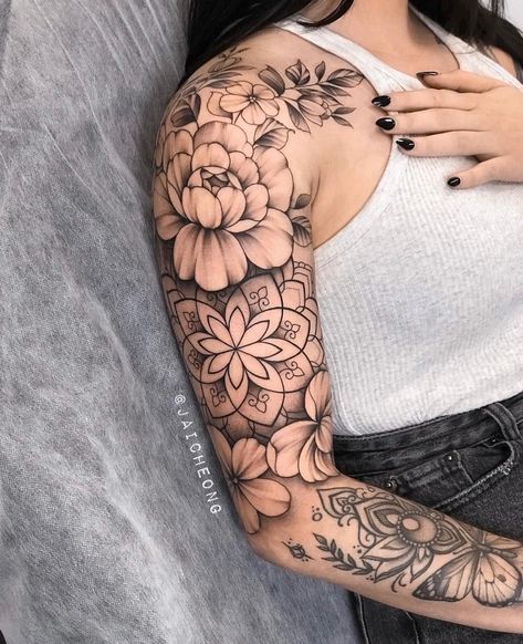 Women Simple Sleeve Tattoo, Tattoo Arm Women, Arm Tattoo Women, Flower Mandala Tattoo, Lace Sleeve Tattoos, Underarm Tattoo, Shoulder Sleeve Tattoos, Arm Sleeve Tattoos For Women, Feminine Tattoo Sleeves