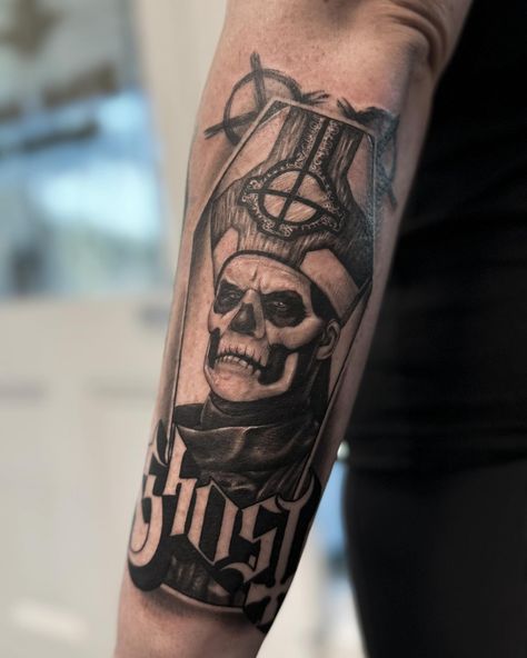 Ghost band tattoo by Brisbane tattoo artist @gemma.dilemma.tattoo 💀🔥 If you like this, she has more band designs similar to this available on her page! Ghost Mirror Tattoo, Hatbox Ghost Tattoo, Ghost Arm Tattoo, Ghost Music Tattoo, The Band Ghost Tattoo Ideas, Ghost Band Tattoo, Brisbane Tattoo, Mirror Tattoos, Ghost Tattoo