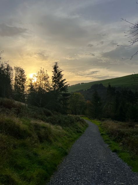 Walking Aesthetic Morning, Morning Run Aesthetic Summer, Morning Walks Aesthetic, Sunrise Walk, Sunset Running Aesthetic, Sunrise Walk Aesthetic, Summer Walk Aesthetic Morning, Fitness Vision Board, Autumn Weekend