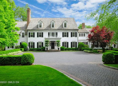 Colonial House Exterior, Classic Colonial Homes, New England Style Homes, Square House, Cross Road, Modern Colonial, Colonial Style Homes, Colonial Exterior, Colonial Design